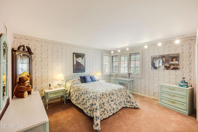 18128 Sandringham Court, Porter Ranch CA: https://media.crmls.org/mediaz/e82ea377-a210-42e2-92e5-a81d98dea4a0.jpg