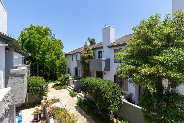 8746 Villa La Jolla Drive, La Jolla CA: https://media.crmls.org/mediaz/e82f0854-e65a-4264-a1e5-2ea97c441cb7.jpg