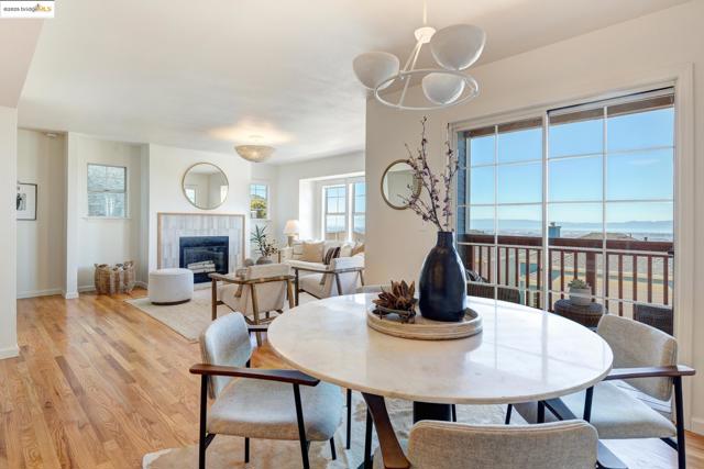 4353 Terrabella Way, Oakland CA: https://media.crmls.org/mediaz/e82f1402-5b32-4884-9d96-daf0213265b0.jpg