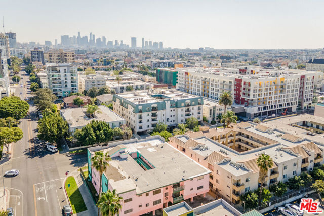 722 S Oxford Avenue, Los Angeles CA: https://media.crmls.org/mediaz/e82f3822-102f-4f23-9105-a099d1f37d08.jpg