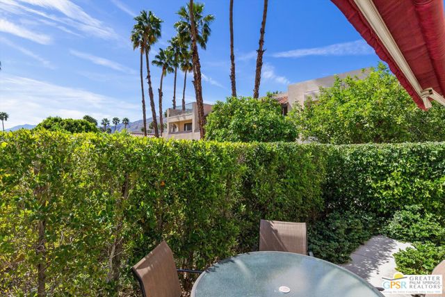 200 E Racquet Club Road #8, Palm Springs, CA 92262