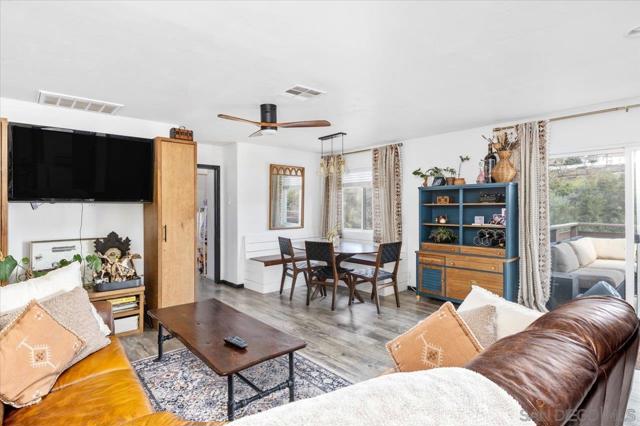 1379 Sunny Heights Road, Fallbrook CA: https://media.crmls.org/mediaz/e82f7327-49ba-487d-b3f8-f325ae2dec22.jpg
