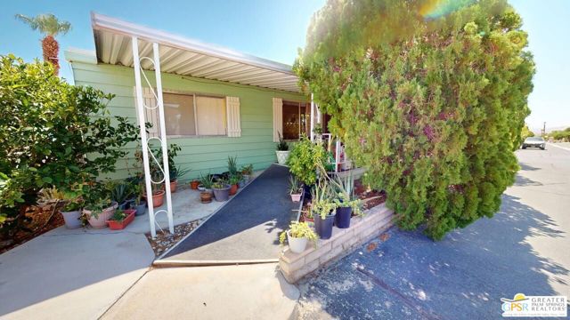 18555 Roberts Road, Desert Hot Springs CA: https://media.crmls.org/mediaz/e82f8d38-8f34-4a14-b171-e02aa8423e8a.jpg