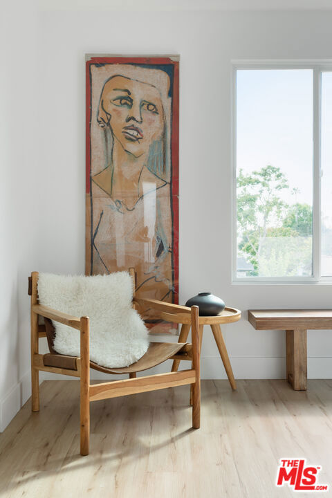 2514 Berkeley Avenue, Los Angeles CA: https://media.crmls.org/mediaz/e82f9e91-69dc-4f3a-9c67-b4c4c0fc68f3.jpg