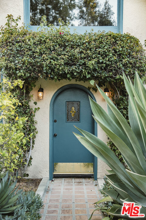 2250 N Berendo Street, Los Angeles CA: https://media.crmls.org/mediaz/e82fc41d-284f-4428-8338-308d94be12bf.jpg