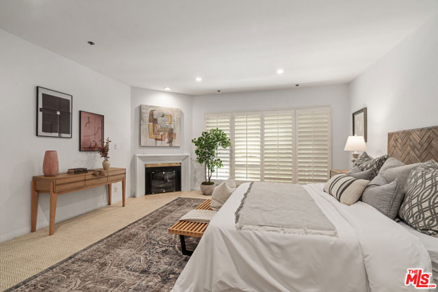 575 S Barrington Avenue, Los Angeles CA: https://media.crmls.org/mediaz/e82fc515-a346-453a-9788-7ad488b200b3.jpg