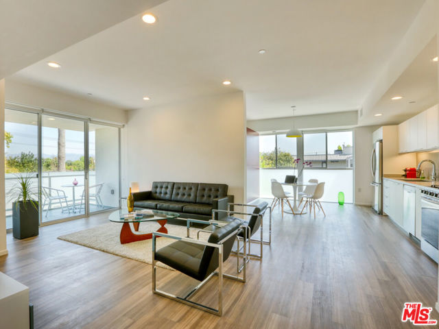 12602 Moorpark Street photo 5