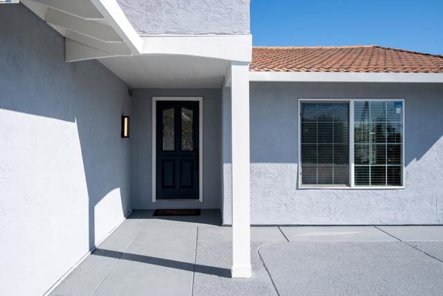 4452 Alice Way, Union City CA: https://media.crmls.org/mediaz/e8308689-cd55-44a3-8616-64558784b9cf.jpg
