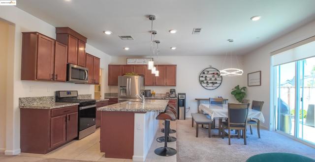 5305 Mcdowell Valley Ln, Antioch CA: https://media.crmls.org/mediaz/e8309283-2c62-4416-b820-24c1531db439.jpg