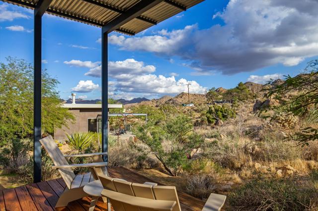 8744 Star Lane, Joshua Tree CA: https://media.crmls.org/mediaz/e830cdee-68ed-41ee-a5e6-9ce8144b6db6.jpg