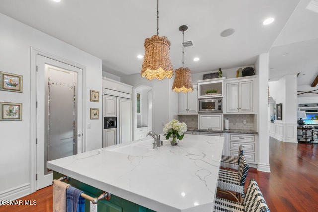 1816 Brittany Park Road, Camarillo CA: https://media.crmls.org/mediaz/e831ad29-b793-4ca2-a501-69222224ad4d.jpg