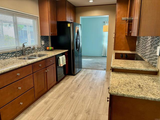 5420 Kipling Lane, Carlsbad CA: https://media.crmls.org/mediaz/e832632c-0d50-47f1-bd42-5693f3c31d51.jpg