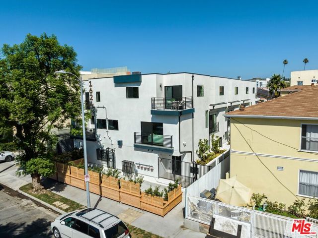 1624 Normandie Avenue, Los Angeles, California 90027, 3 Bedrooms Bedrooms, ,2 BathroomsBathrooms,Townhouse,For Sale,Normandie,23311699