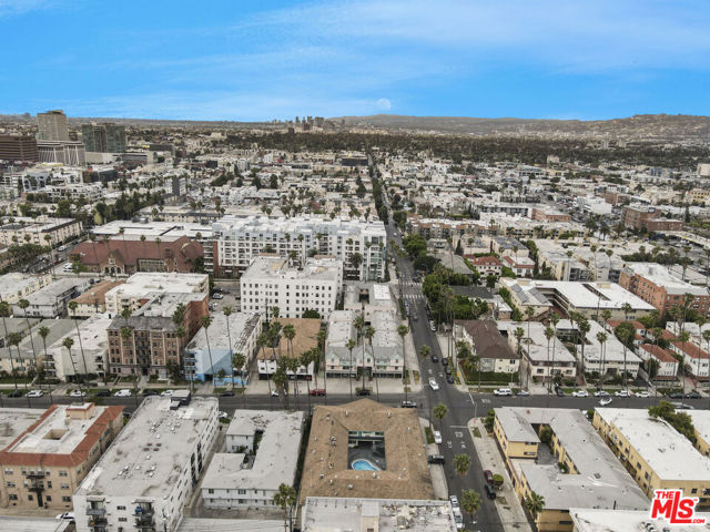 400 S Mariposa Avenue, Los Angeles CA: https://media.crmls.org/mediaz/e83339ce-db99-4121-a096-112b19989fac.jpg