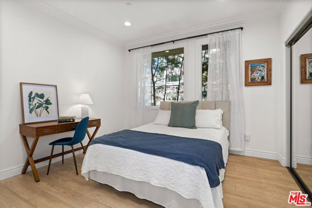 1601 S Bentley Avenue, Los Angeles CA: https://media.crmls.org/mediaz/e8335620-be77-437d-9c34-db1acc24e37b.jpg
