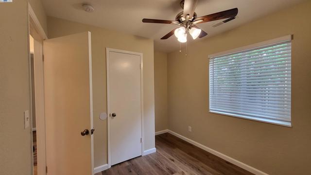 2137 Whitcomb Way, Modesto CA: https://media.crmls.org/mediaz/e8338985-b49b-41b2-8a42-a08b4b2309d2.jpg
