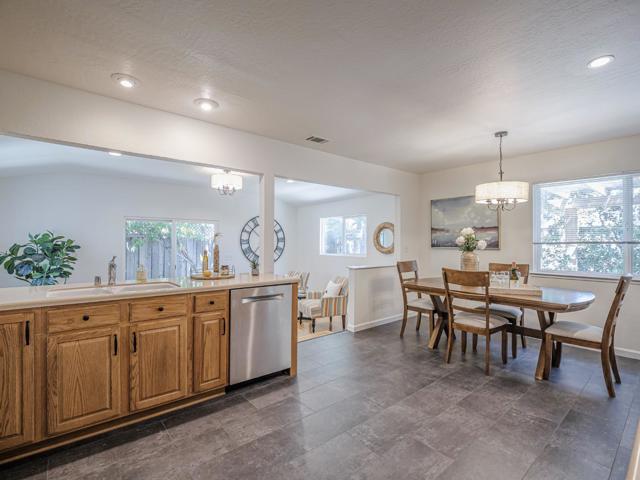 6055 Larchmont Court, San Jose CA: https://media.crmls.org/mediaz/e8351972-79e7-403c-8e46-19b55be85081.jpg