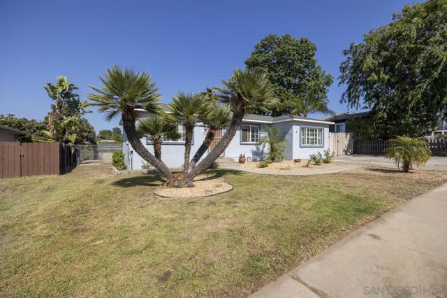 4033 Loma Alta Dr, San Diego CA: https://media.crmls.org/mediaz/e83561bb-153a-420d-b557-1c1ef86bae9e.jpg