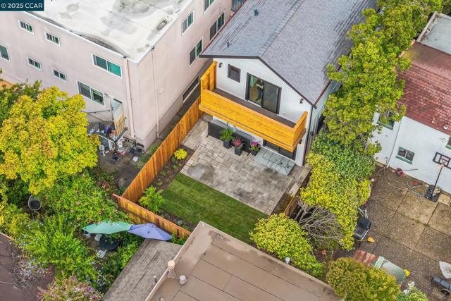 1126 Brighton Ave, Albany CA: https://media.crmls.org/mediaz/e8356418-f9ea-46a1-b082-0f14d91b339d.jpg