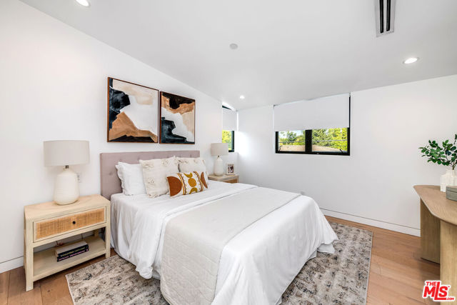 1620 Electric Avenue, Venice CA: https://media.crmls.org/mediaz/e8358f73-3216-46ee-9f43-e136061aa83a.jpg