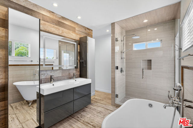 2121 Marine Street, Santa Monica CA: https://media.crmls.org/mediaz/e836408f-42d3-4b43-9fe7-6fb243a4a44e.jpg