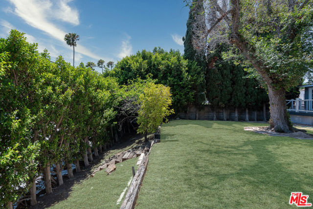 5572 Bradna Drive, Los Angeles CA: https://media.crmls.org/mediaz/e836d671-7cba-43f3-b2ed-ae367b127fb7.jpg
