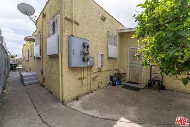 1723 W 52nd Street, Los Angeles CA: https://media.crmls.org/mediaz/e8380b5c-5404-4f9c-bc3f-fe0dab9004c7.jpg