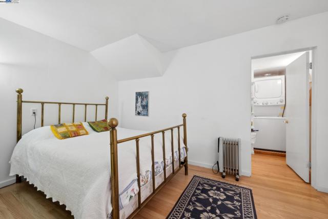 2000 CLINTON AVENUE, Alameda CA: https://media.crmls.org/mediaz/e8395b55-cd6d-48be-835d-e13aee3b8c91.jpg