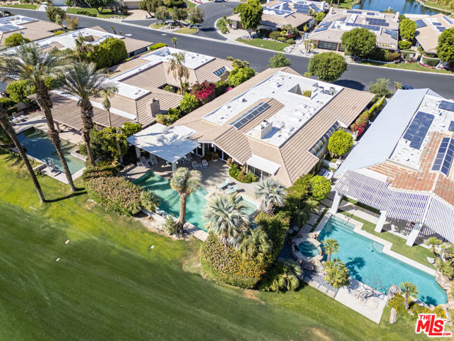7 Churchill Lane, Rancho Mirage CA: https://media.crmls.org/mediaz/e83981ed-7eda-4d70-b36b-5a3192f30f8a.jpg
