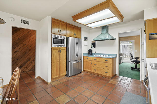 236 Granada Street, Camarillo CA: https://media.crmls.org/mediaz/e839fba1-6f0d-44c4-9a94-5a47993d0285.jpg