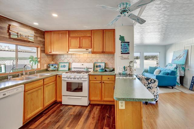 269 Quail Lane, Oceanside CA: https://media.crmls.org/mediaz/e83a2715-7b65-4457-9c36-1202034a64f0.jpg