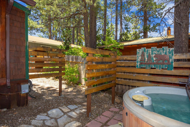 40114 Esterly Lane, Big Bear CA: https://media.crmls.org/mediaz/e83a4486-667d-4cf6-b7c5-254d45d3cb09.jpg