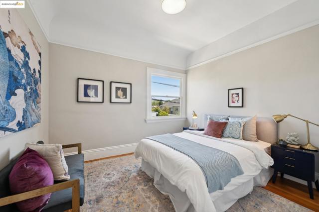 1042 Santa Clara Ave, Alameda CA: https://media.crmls.org/mediaz/e83a4746-0227-4b26-a15f-8d45ee8d227e.jpg
