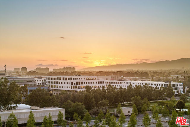 6592 Kentwood Bluffs Drive, Los Angeles CA: https://media.crmls.org/mediaz/e83a8df7-74a6-4f97-b3c5-4d19d1edf5fe.jpg