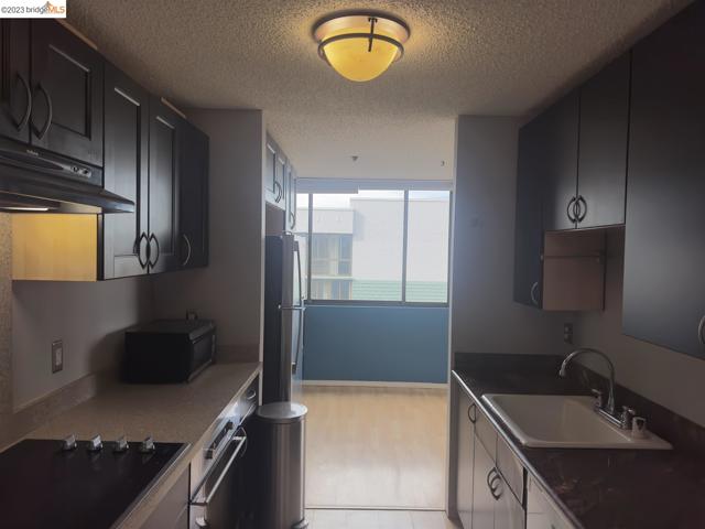 Image 7 of 14 For 555 Pierce St  1520