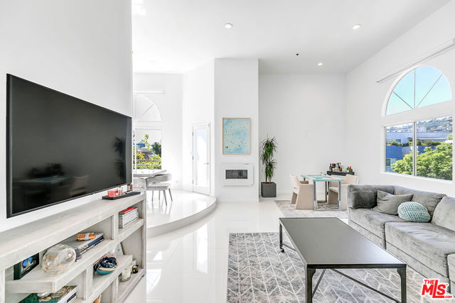 840 N Croft Avenue, Los Angeles CA: https://media.crmls.org/mediaz/e83b0e58-eac1-49ec-a3c8-22b8190a44cb.jpg