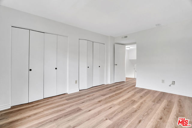 10065 De Soto Avenue, Chatsworth CA: https://media.crmls.org/mediaz/e83b2594-c127-4e67-a5a7-c4a1cf3bf3b0.jpg