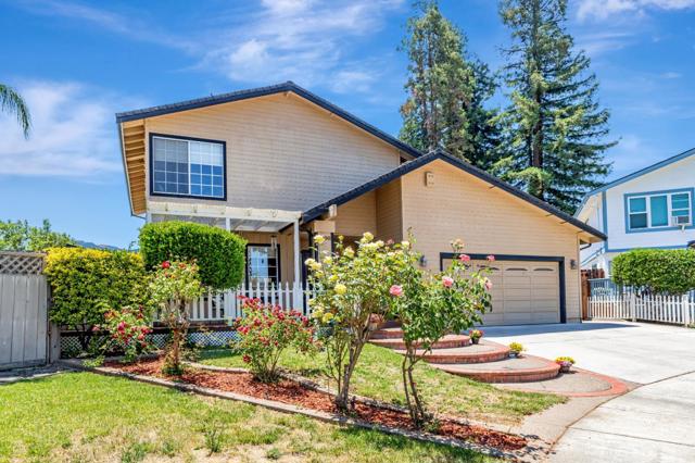 1298 Hersman Drive, Gilroy CA: https://media.crmls.org/mediaz/e83b897e-0234-4d57-a0d4-8e7bc70cf3e6.jpg