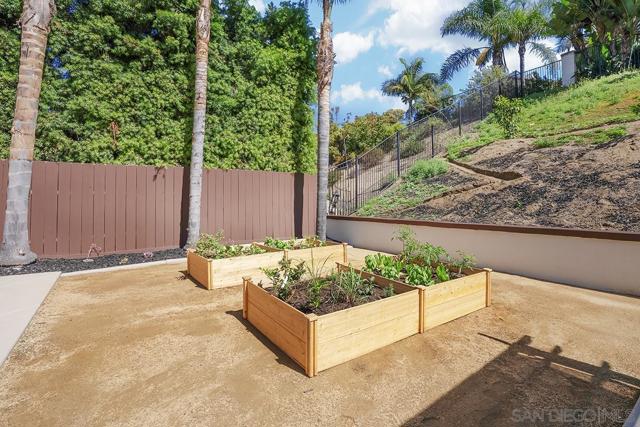 1120 Parkview Dr, Oceanside CA: https://media.crmls.org/mediaz/e83c50c5-862d-4c97-8ca9-4f68a61e14c4.jpg