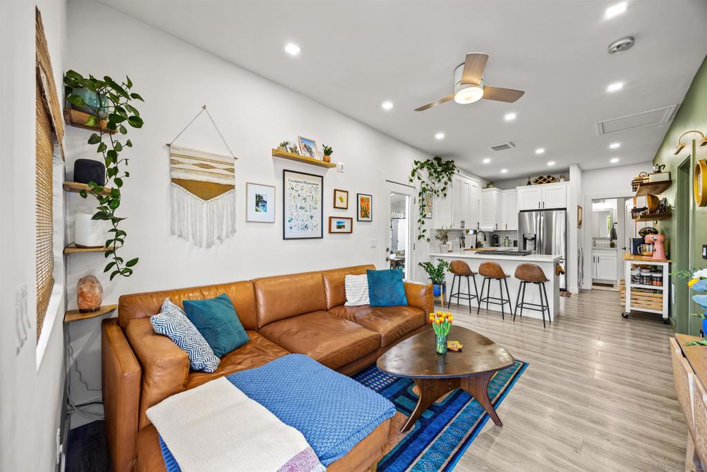 1936 Howard Ave - photo 4