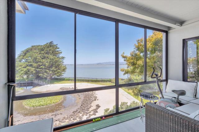 8 admiral, Emeryville CA: https://media.crmls.org/mediaz/e83c732a-bf34-4565-8a47-37f6dfba100a.jpg