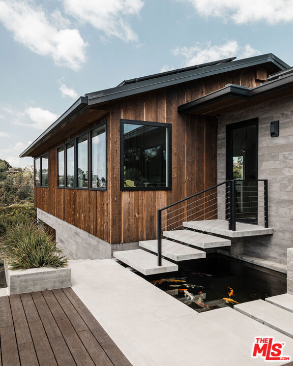 2532 Canyon Oak Dr, Los Angeles CA: https://media.crmls.org/mediaz/e83ca5a1-fb8d-40ac-86bf-64e9f577b5e4.jpg