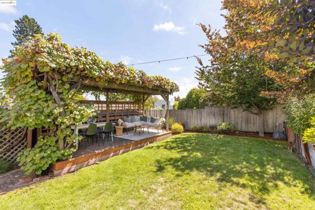 2451 Carmel St, Oakland CA: https://media.crmls.org/mediaz/e83d7059-f874-4d69-ae7a-787254edac93.jpg