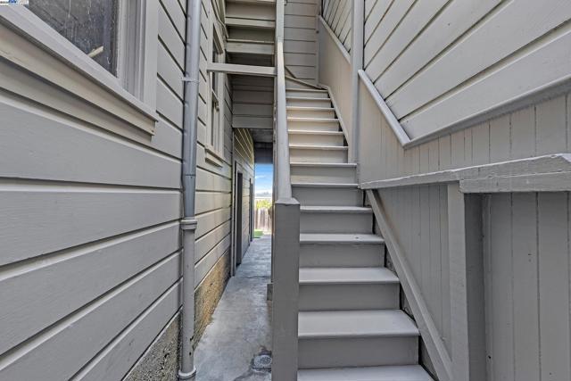 4134 Fulton St, San Francisco CA: https://media.crmls.org/mediaz/e83d9d55-8f08-4328-8cd8-c60972ecb255.jpg