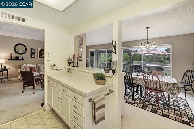 1301 Leisure Ln, Walnut Creek CA: https://media.crmls.org/mediaz/e83e1ae1-0fab-4eba-bad2-657fe0fb0396.jpg