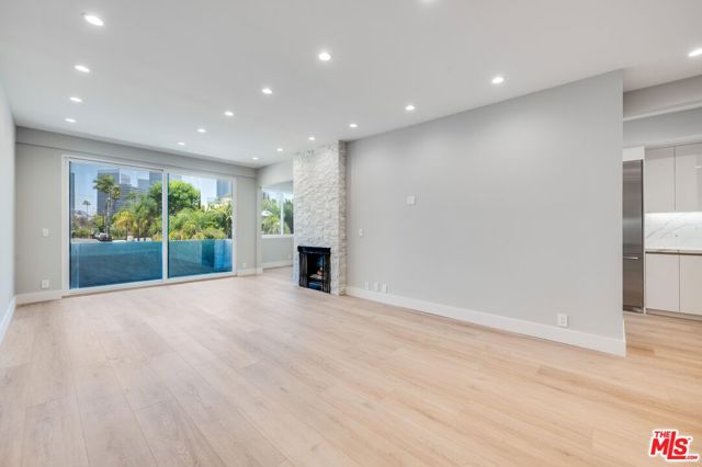 Image 15 of 38 For 1557 Beverly Glen Boulevard 203