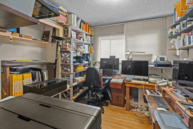 42 Skyline Drive, Daly City CA: https://media.crmls.org/mediaz/e83e8add-f6c0-4566-b951-9a4d1d420a0b.jpg