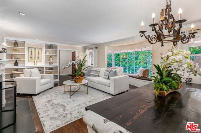 1622 Sunset Plaza Drive, Los Angeles CA: https://media.crmls.org/mediaz/e83ed0cd-507b-4010-b921-2e4cf72ac99e.jpg