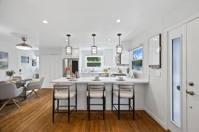 3755 Bay Road, Menlo Park CA: https://media.crmls.org/mediaz/e83eeae2-f3db-4b98-801e-865b1a73911b.jpg