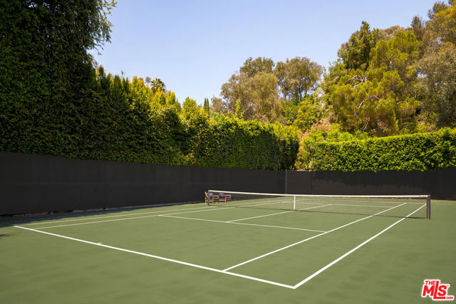 6 Bed Home for Sale in Los Angeles, California
